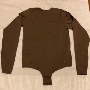 SKIMS ESSENTIAL CREW NECK LONG SLEEVE BODYSUIT